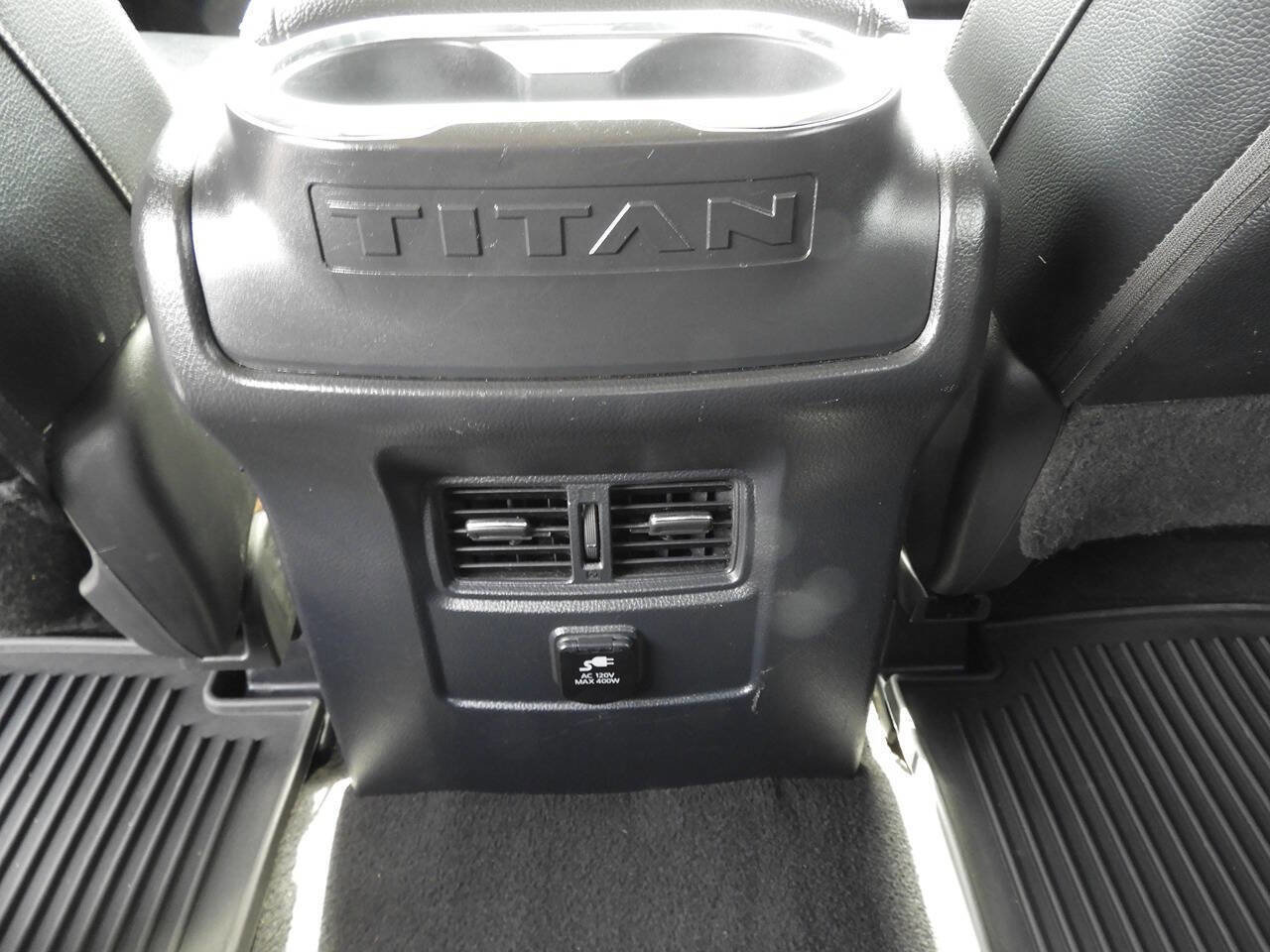 Used 2018 Nissan Titan SL w/ Chrome Package image 25