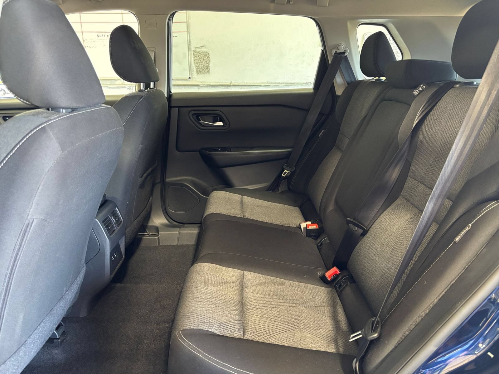 Used 2025 Nissan Rogue SV FWD image 27