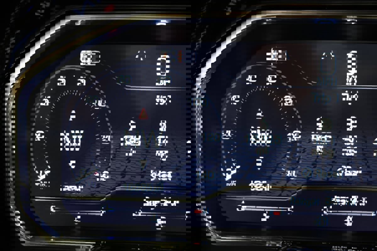 Used 2024 GMC Sierra 3500 SLE w/ SLE Value Package image 12