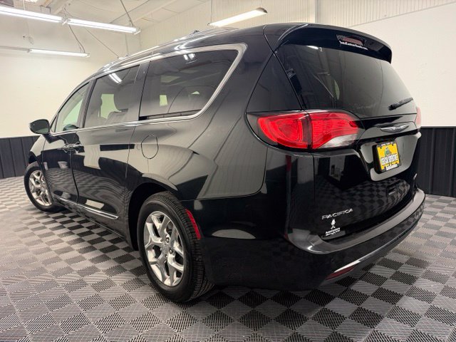 Used 2019 Chrysler Pacifica Limited FWD image 4