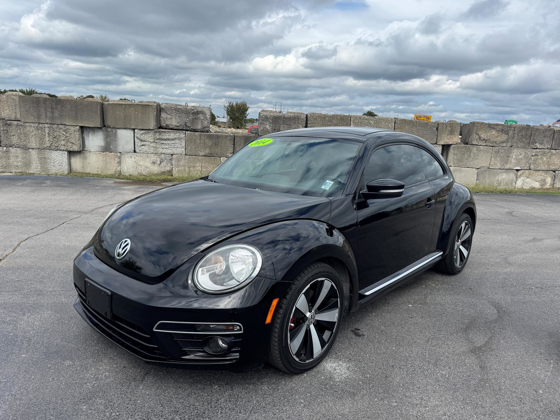Used 2014 Volkswagen Beetle R-Line image 2