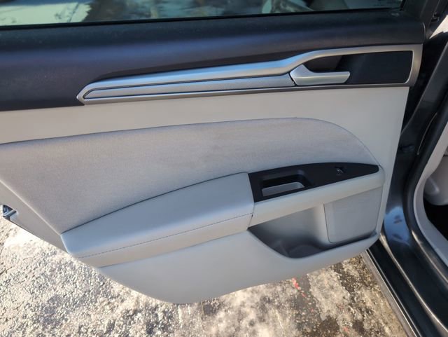 Used 2018 Ford Fusion SE image 10