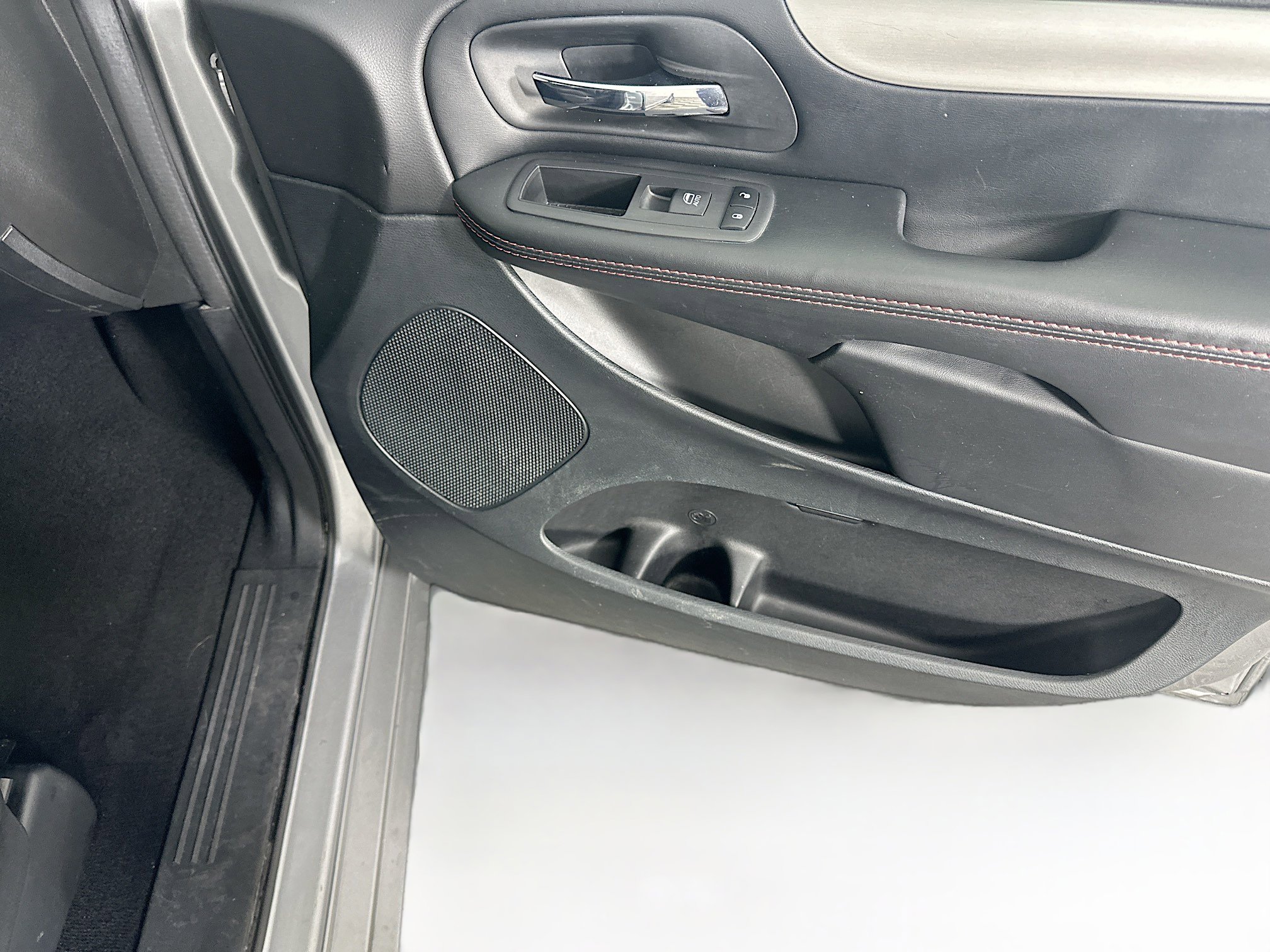 Used 2019 Dodge Grand Caravan GT image 31