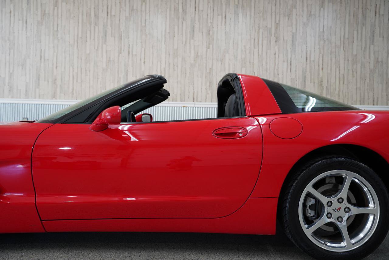 Used 2003 Chevrolet Corvette Coupe w/ Preferred Equipment Group RWD image 13