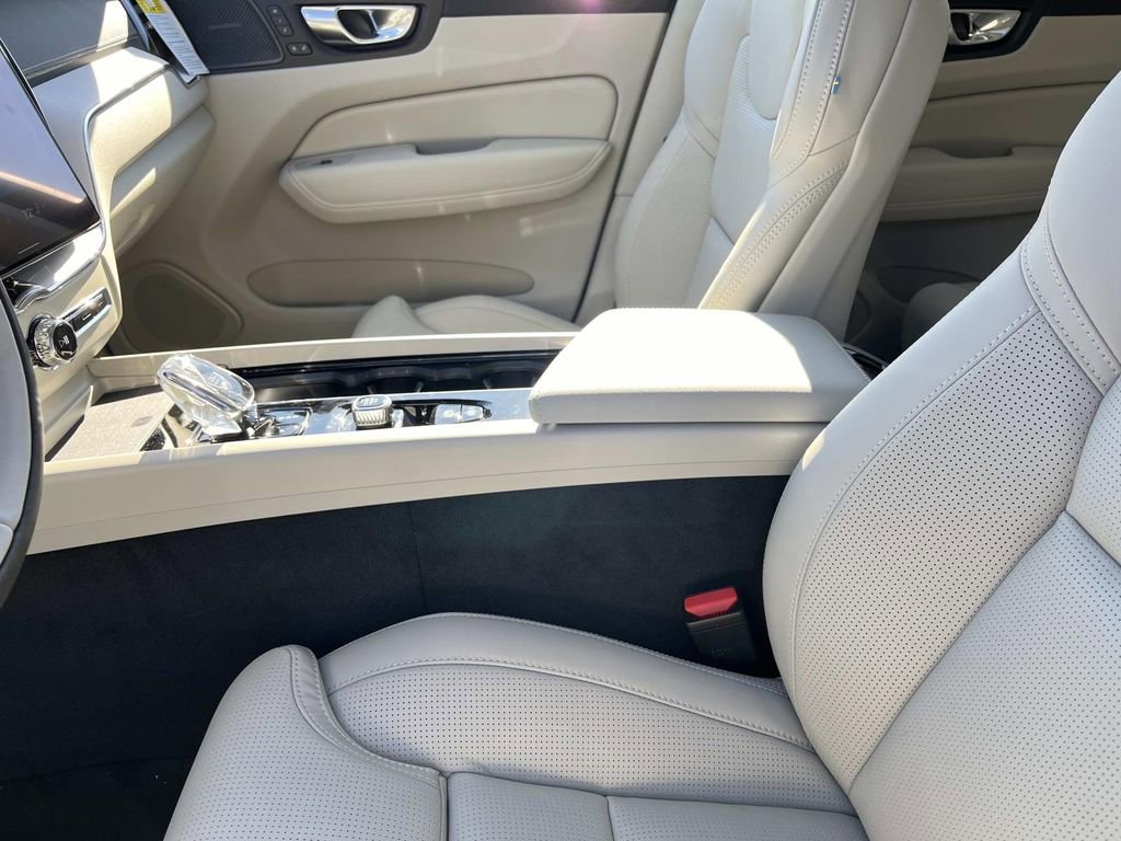 New 2026 Volvo XC60 B5 Ultra w/ Climate Package image 24