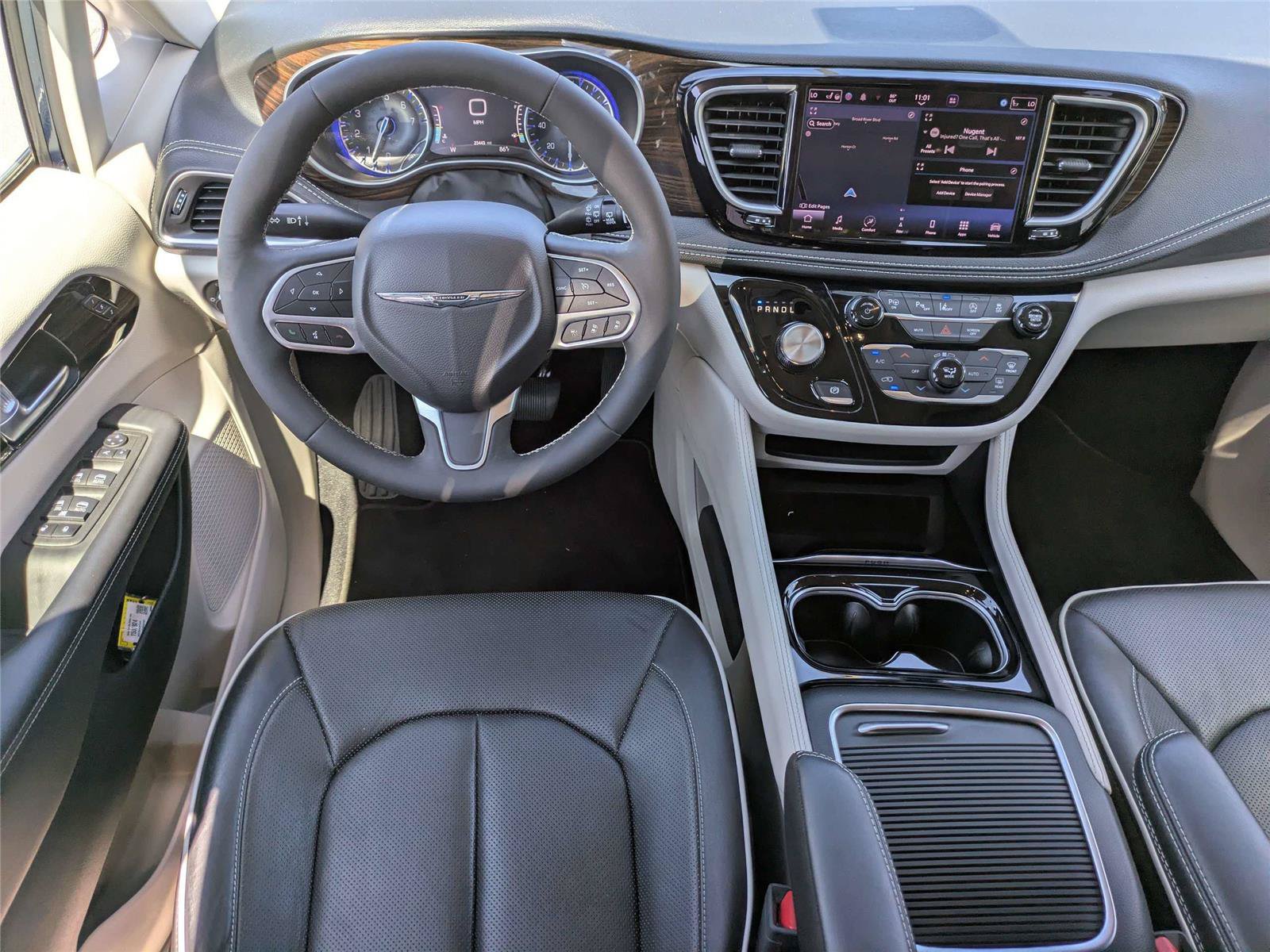 Certified 2023 Chrysler Pacifica Limited FWD image 19