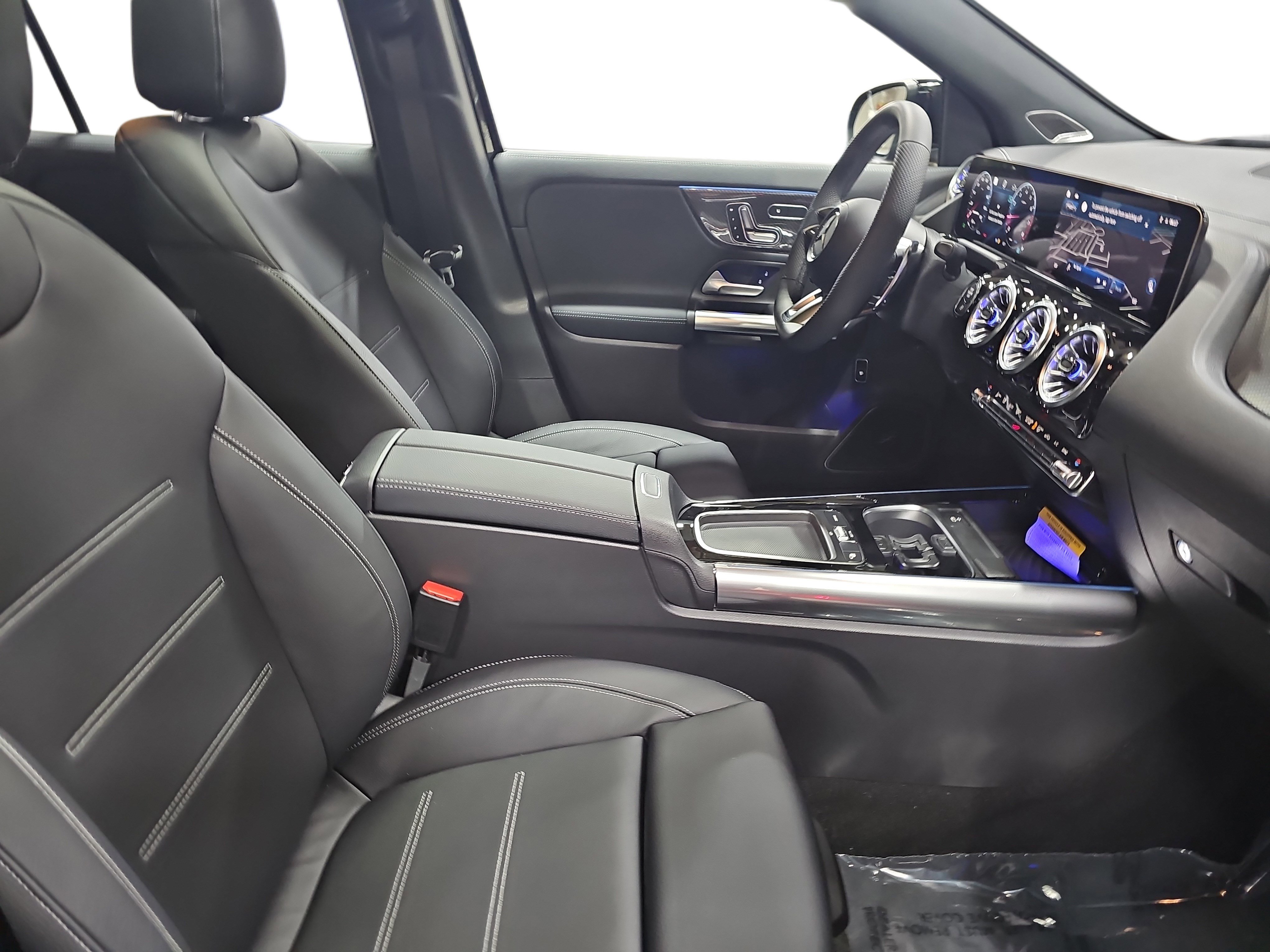 New 2026 Mercedes-Benz GLA 35 AMG 4MATIC image 9