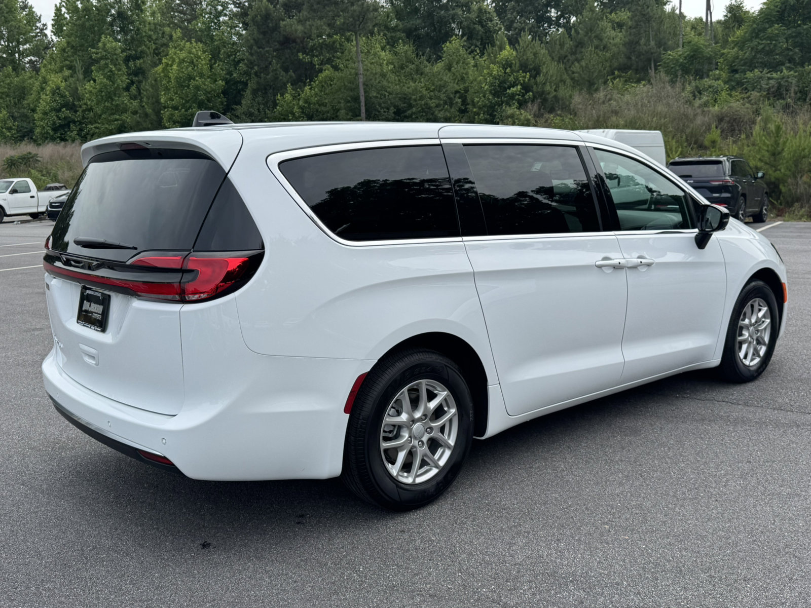 New 2027 Chrysler Pacifica Select FWD image 5