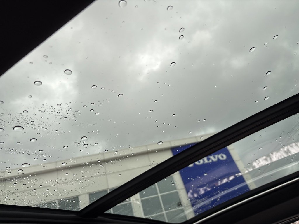 Certified 2024 Volvo XC60 B5 Ultimate w/ Protection Package Premier image 26