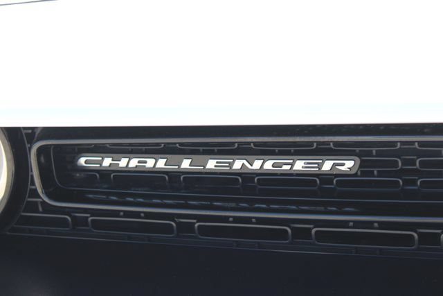 Used 2018 Dodge Challenger SRT w/ Technology Group RWD image 10