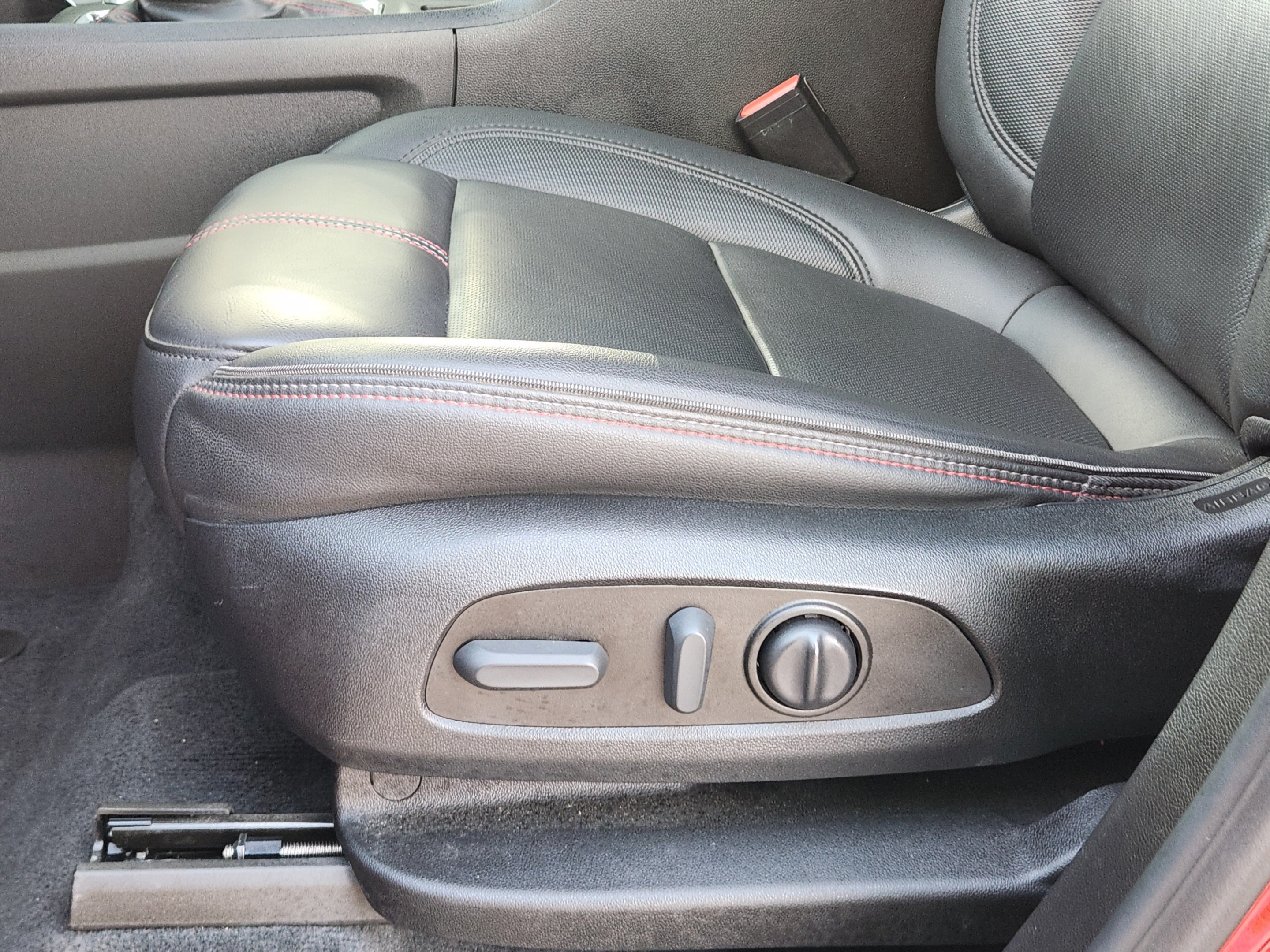 Used 2023 Chevrolet Traverse RS FWD image 17