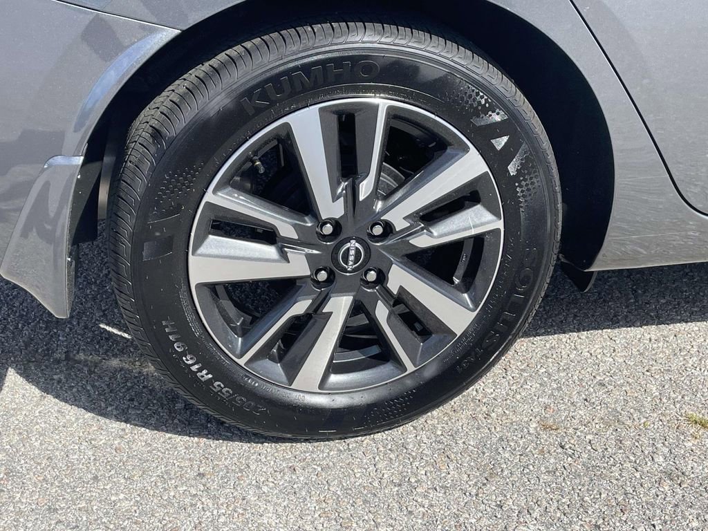 Used 2025 Nissan Versa SV w/ Trunk Package image 7