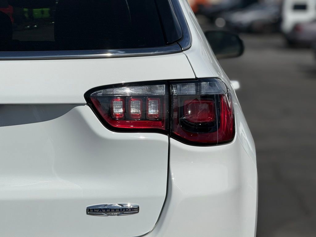 Used 2025 Jeep Compass Latitude image 10