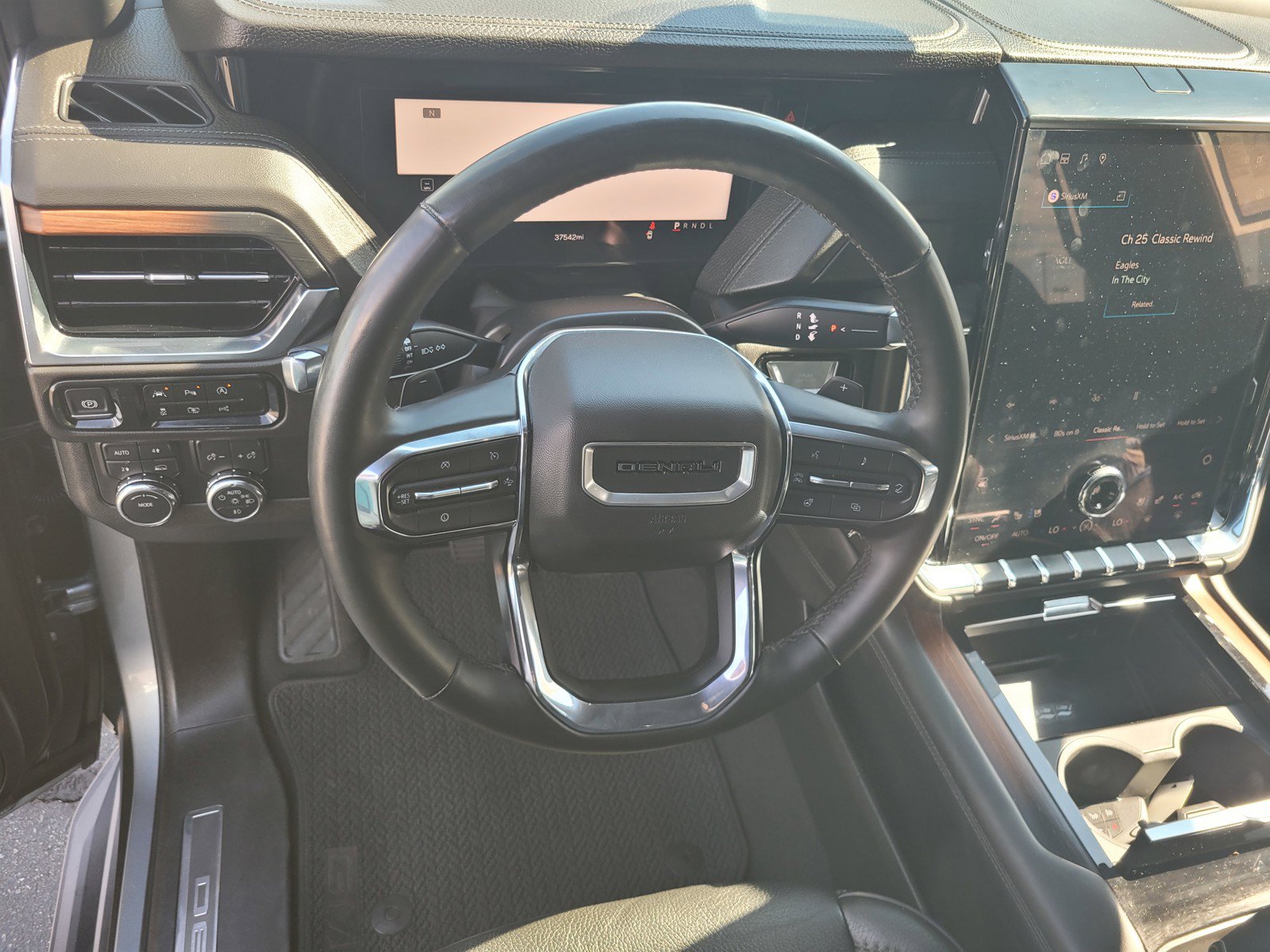 Used 2025 GMC Yukon Denali AWD/4WD image 26