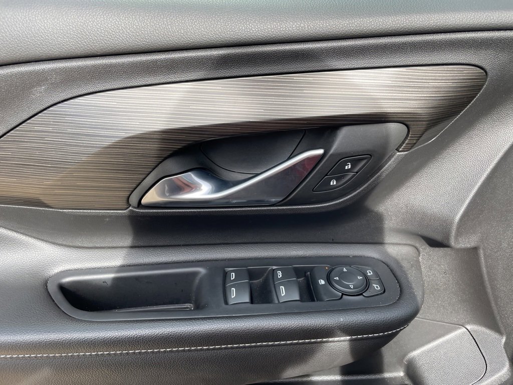 Used 2024 GMC Terrain SLE image 5