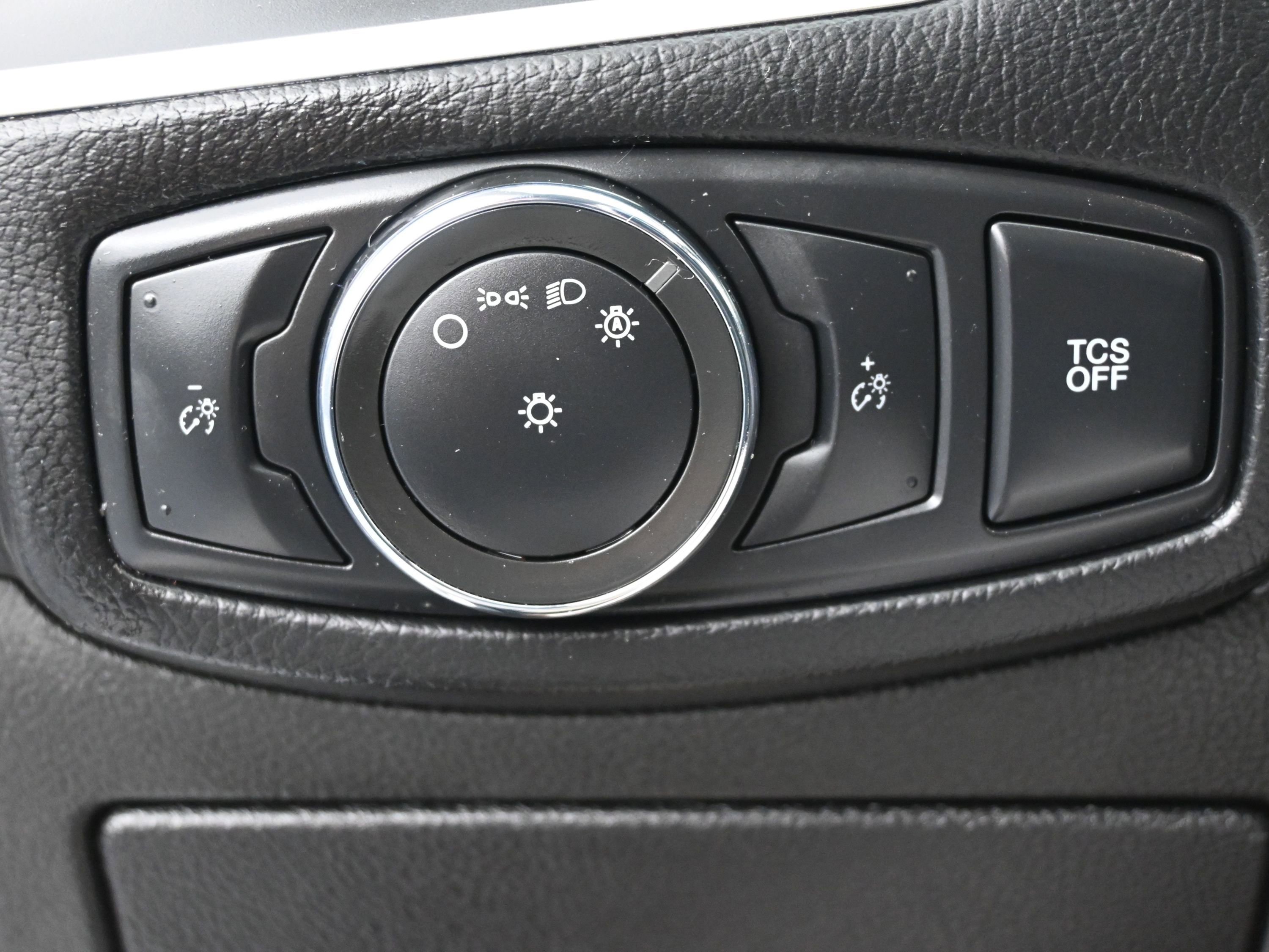 Used 2021 Ford Edge SE image 21