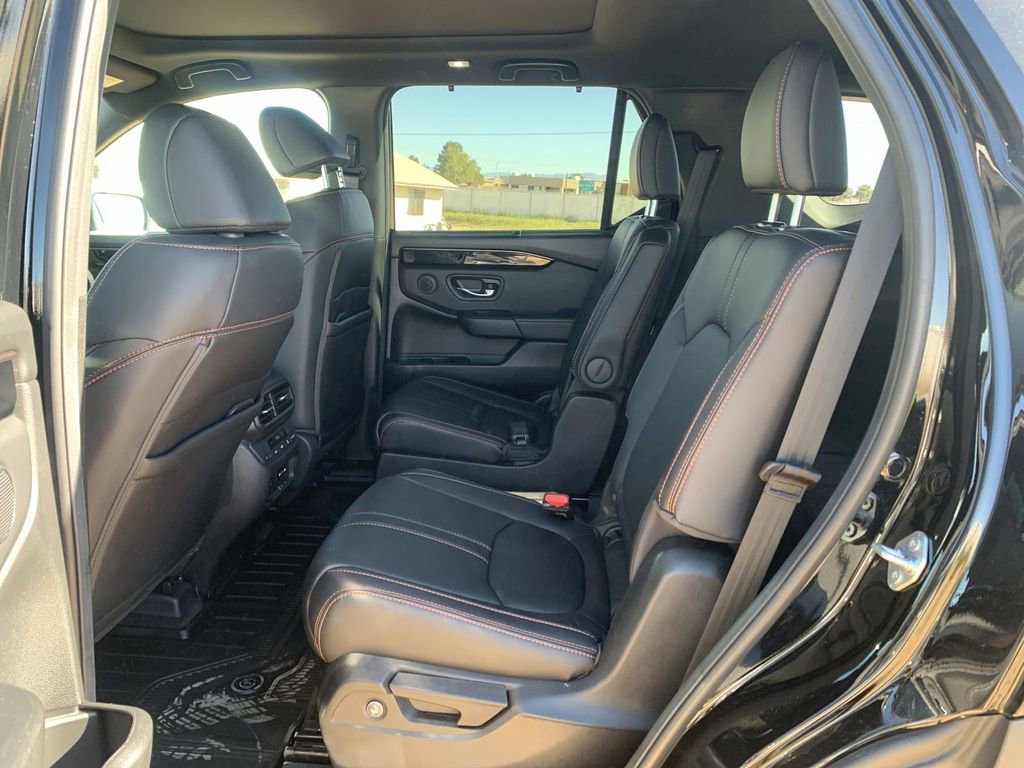 Used 2025 Honda Pilot TrailSport image 23
