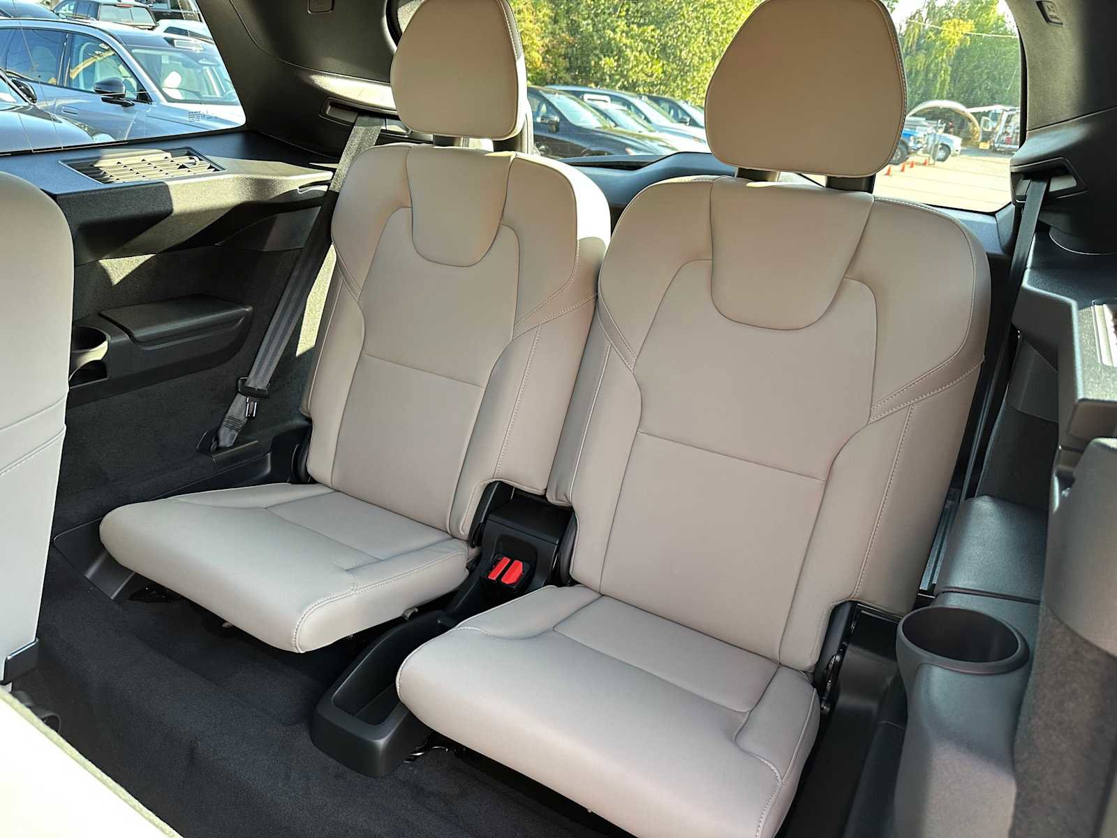 New 2026 Volvo XC90 B6 Plus w/ Protection Package Premier image 17