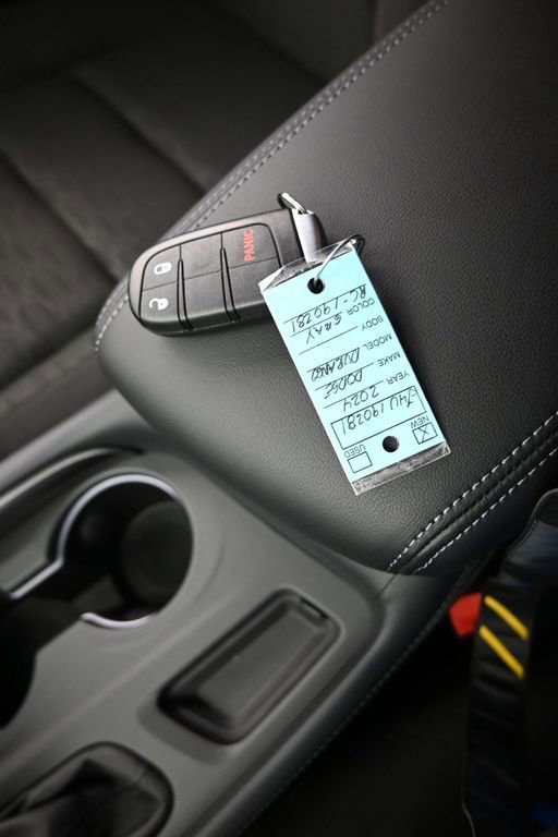 Used 2024 Dodge Durango SXT w/ 3rd Row Seating Group image 43