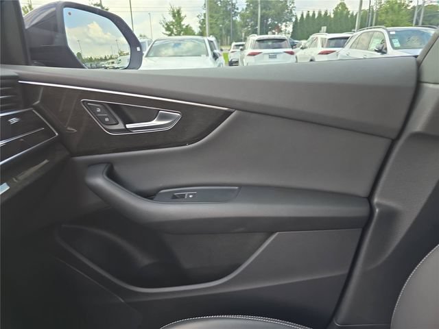 Used 2022 Audi Q8 Premium AWD/4WD image 24