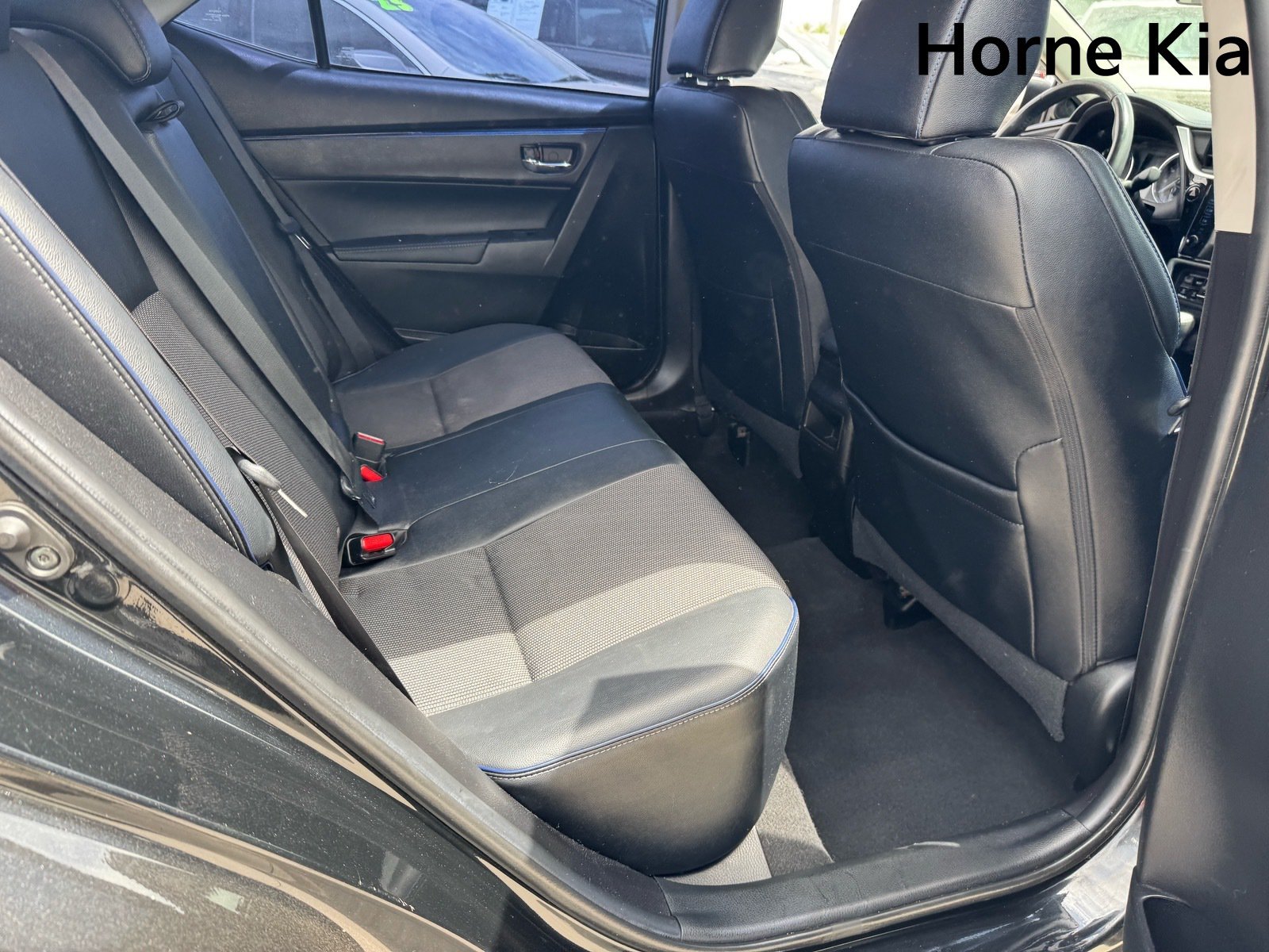Used 2018 Toyota Corolla SE w/ Carpet Mat Package (TMS) FWD image 27