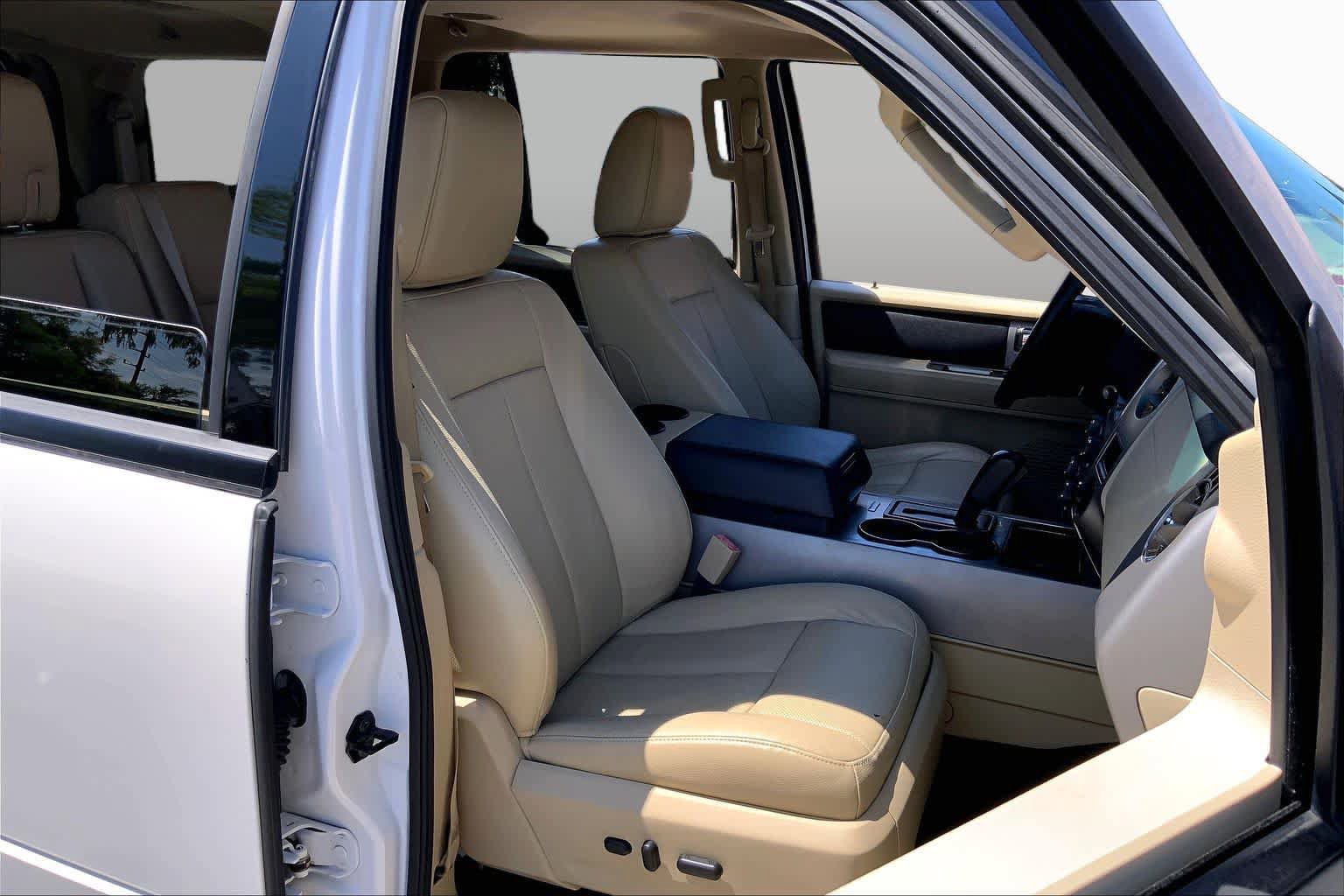 Used 2017 Ford Expedition XLT w/ Equipment Group 202A RWD image 9