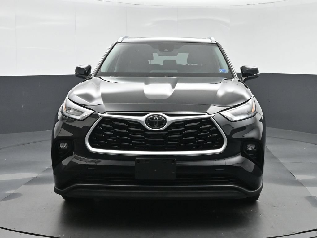 Used 2020 Toyota Highlander XLE AWD/4WD image 2