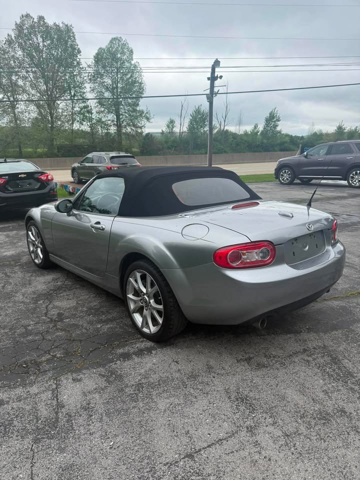 Used 2013 MAZDA MX-5 Miata Grand Touring RWD image 4