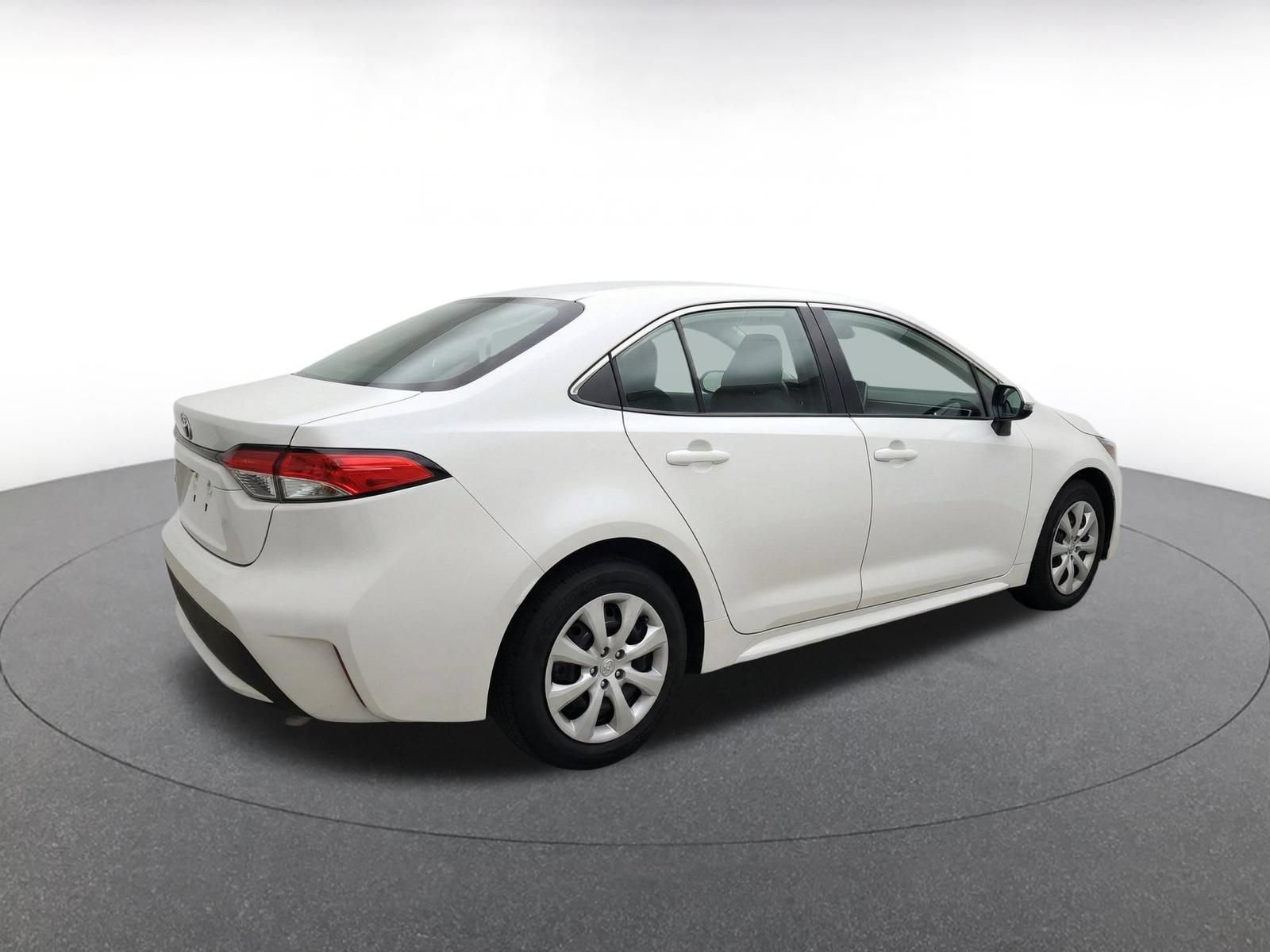 Used 2025 Toyota Corolla LE FWD image 9