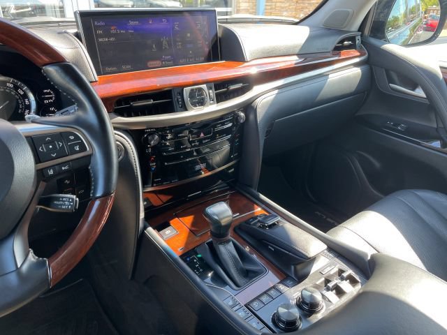 Used 2019 Lexus LX 570 4WD w/ Luxury Package image 32
