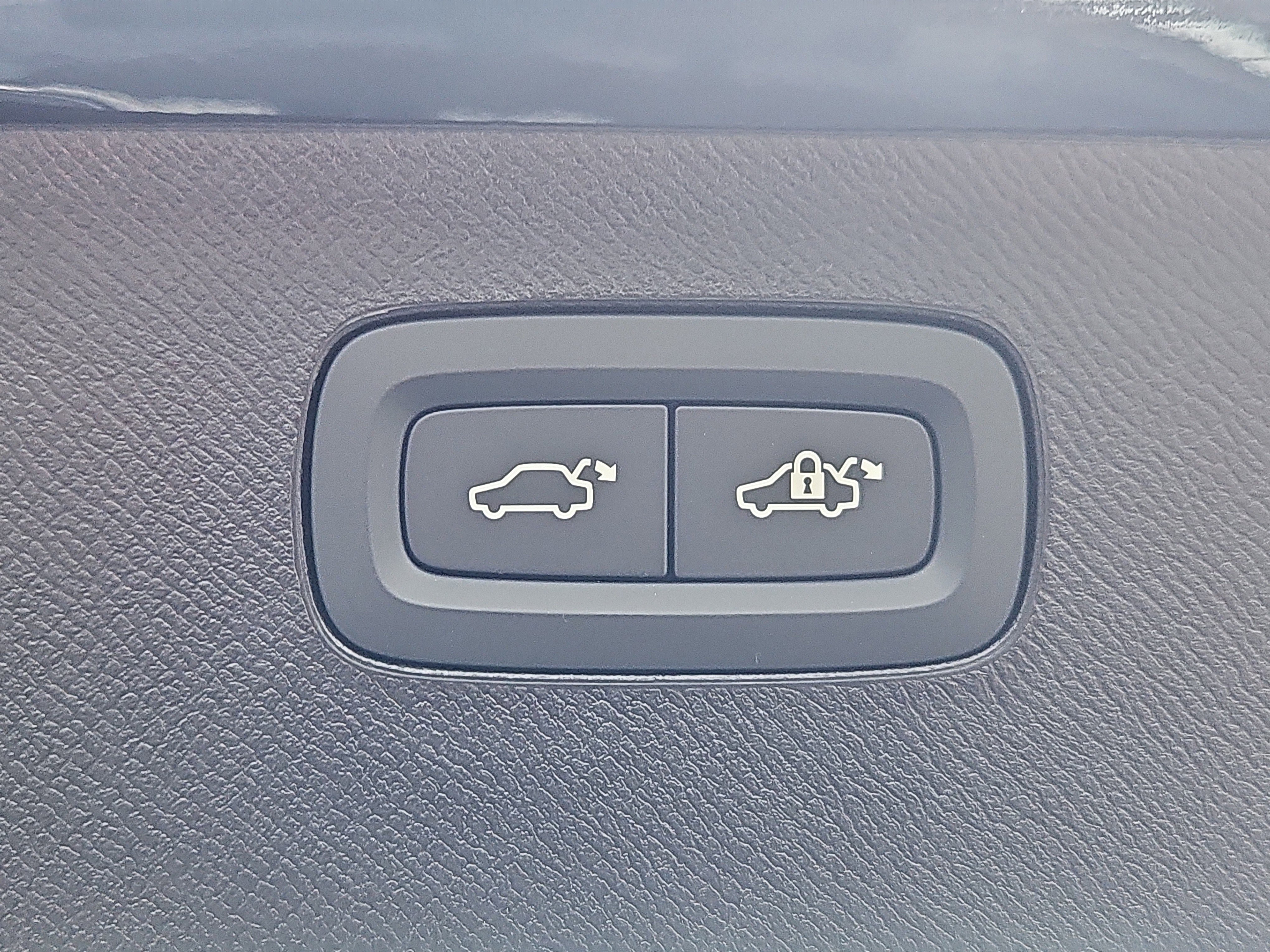 New 2026 Volvo XC90 B6 Ultra w/ Protection Package image 13