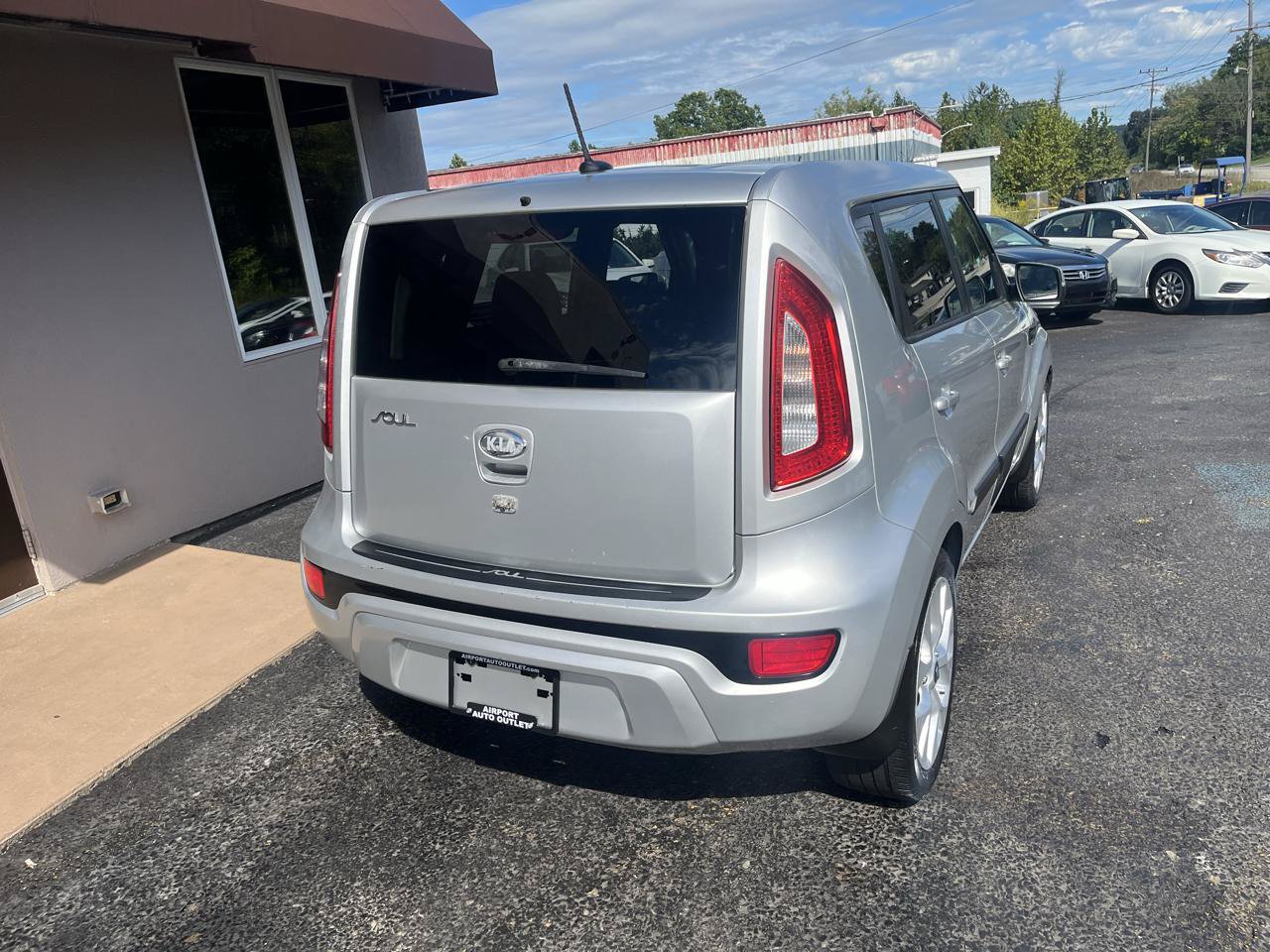 Used 2013 Kia Soul ! FWD image 6