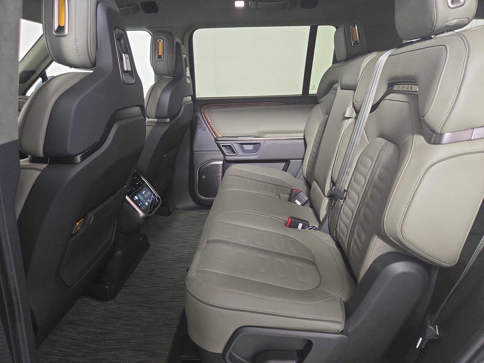 Used 2024 Rivian R1S Adventure image 21