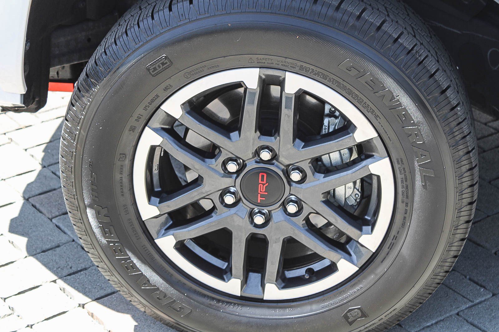 Used 2025 Toyota Tacoma TRD Sport AWD/4WD image 13