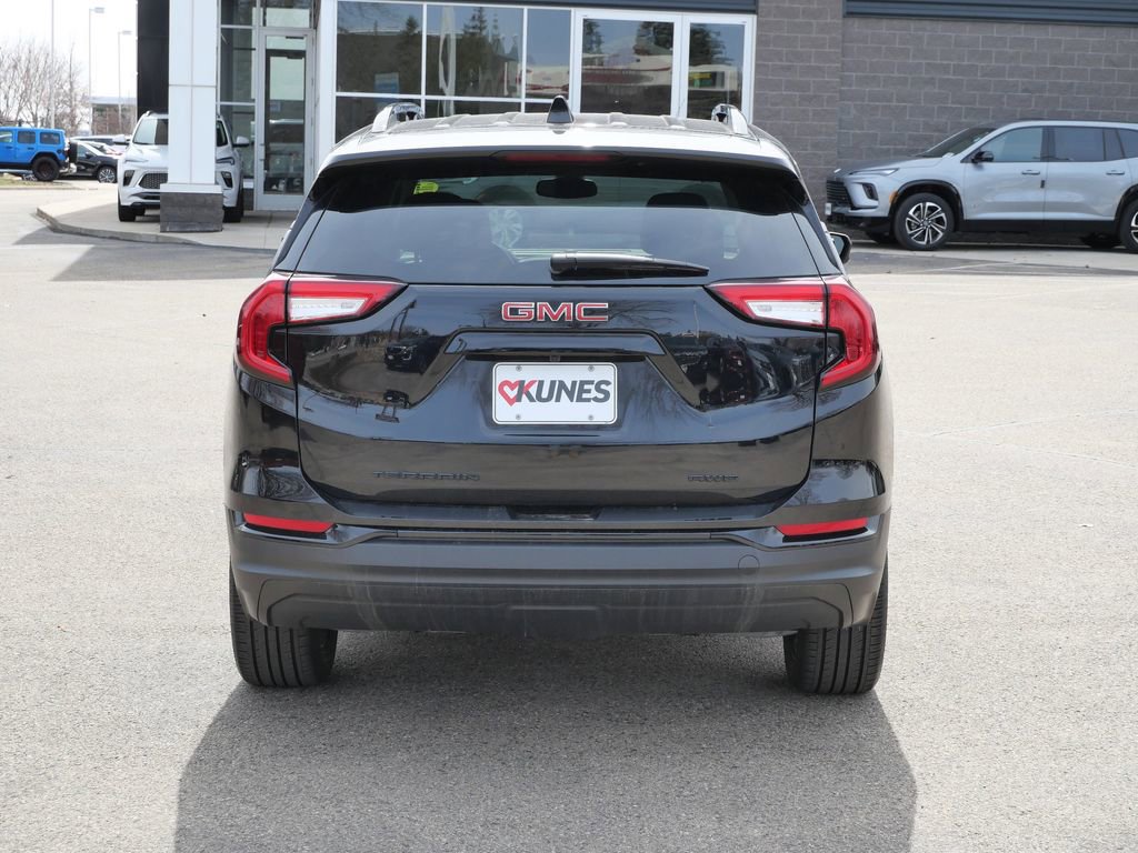 Used 2022 GMC Terrain SLE w/ Driver Convenience Package AWD/4WD image 8