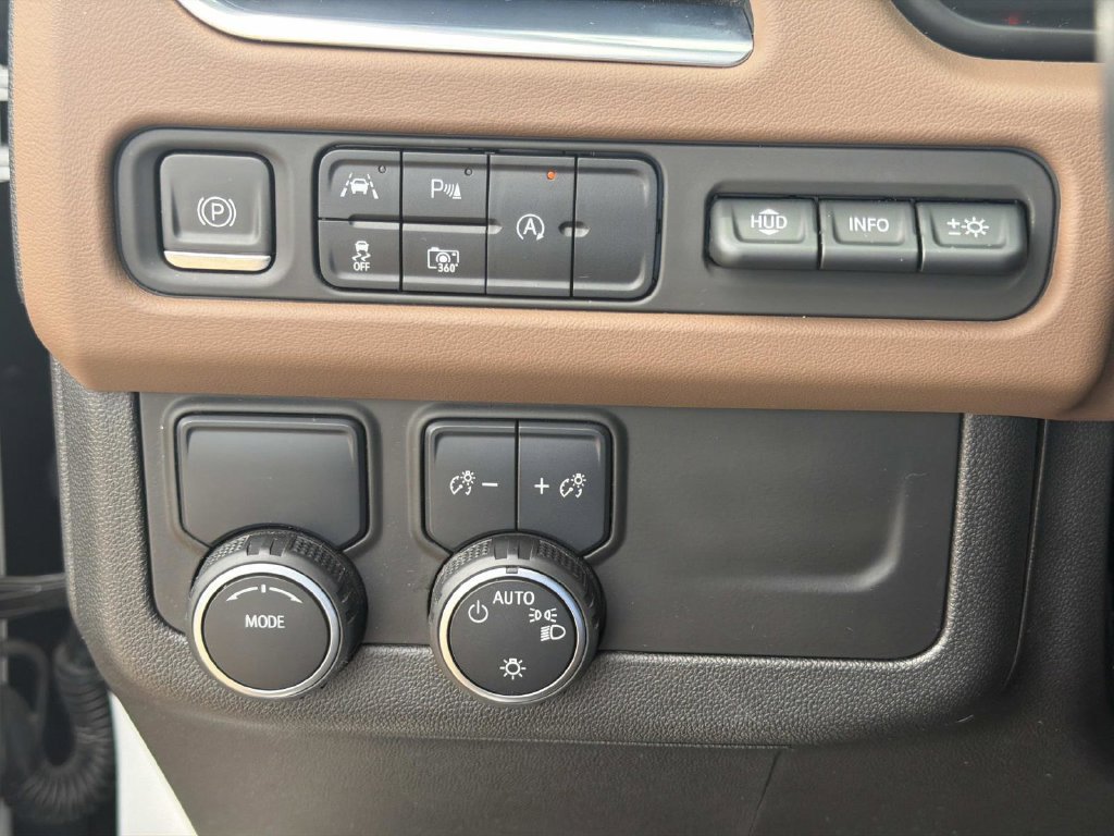 Used 2023 Chevrolet Suburban High Country w/ LPO, Illumination Package RWD image 24