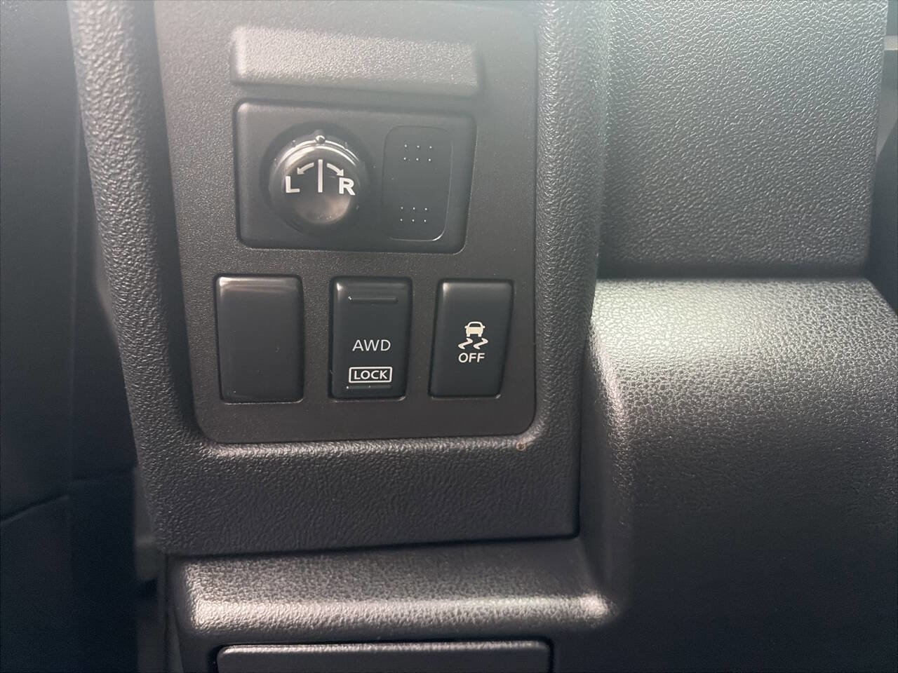 Used 2013 Nissan Rogue SV w/ Premium Pkg image 25