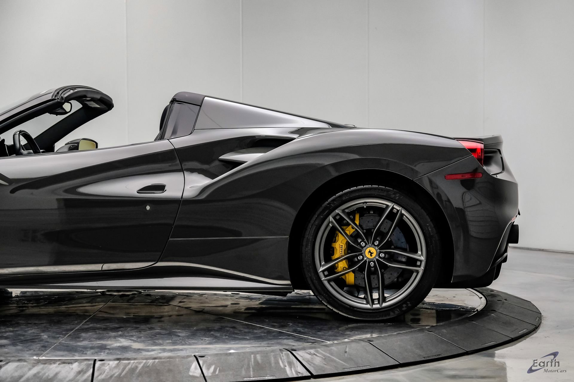 Used 2018 Ferrari 488 Spider RWD image 12