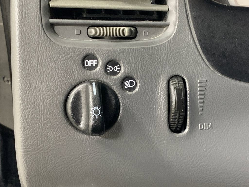 Used 2004 MAZDA B-Series Pickup SE w/ Convenience Pkg RWD image 10