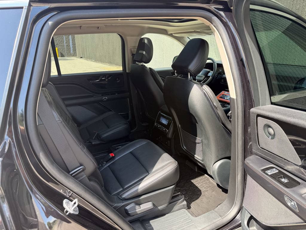 Used 2023 Lincoln Aviator Reserve w/ Elements Package Plus AWD/4WD image 24