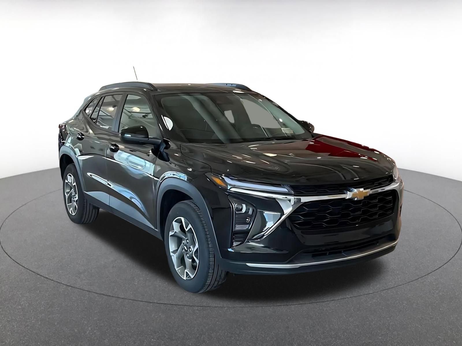 Used 2025 Chevrolet Trax LT w/ LT Convenience Package FWD image 3