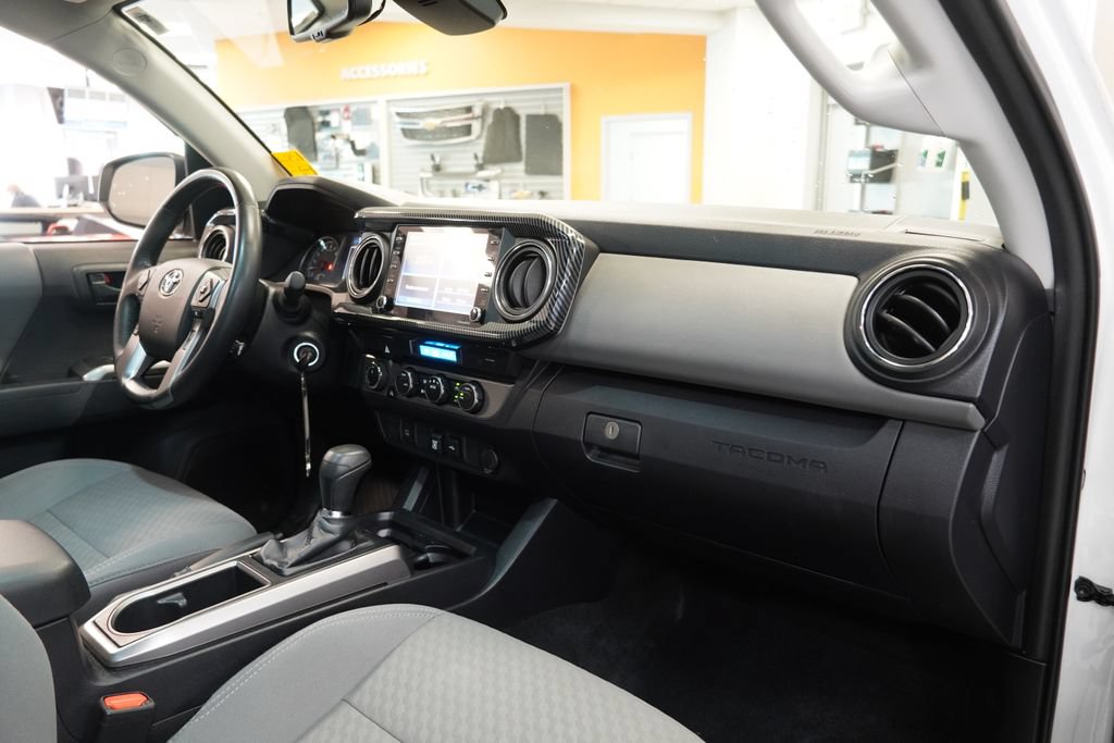 Used 2021 Toyota Tacoma SR5 AWD/4WD image 35