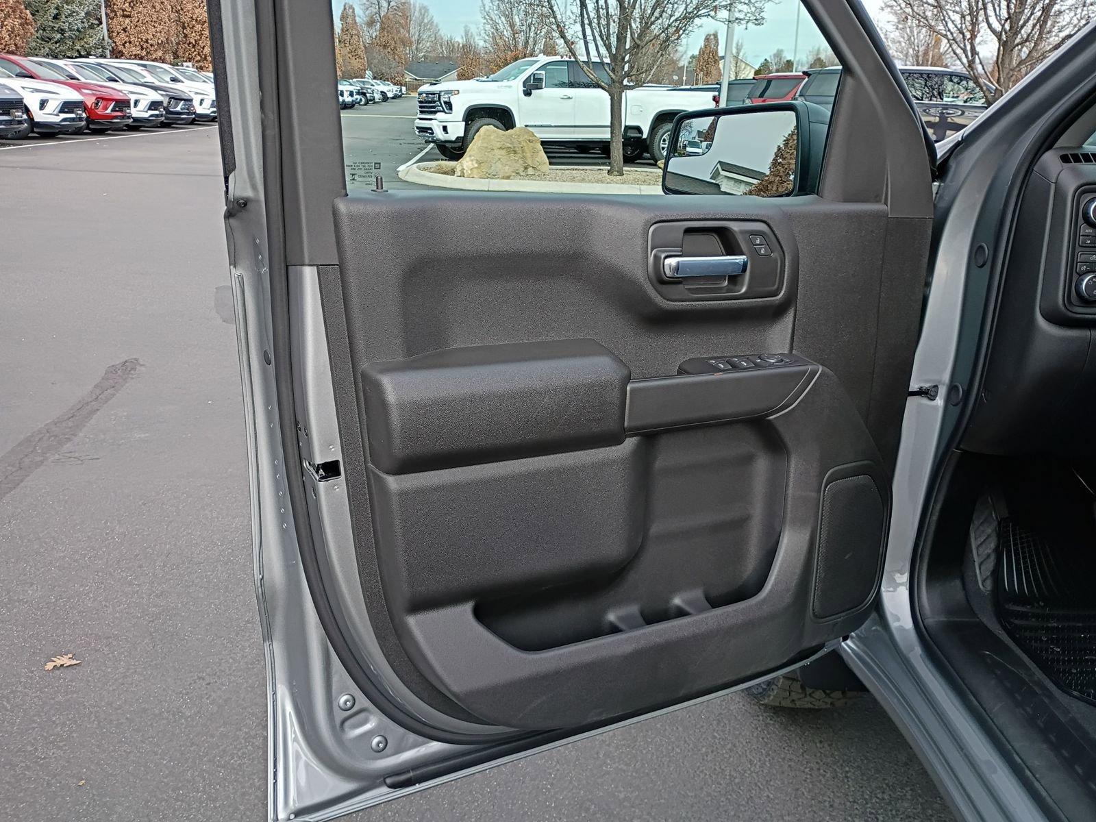 New 2026 Chevrolet Silverado 1500 Custom Trail Boss w/ Dark Appearance Package image 30