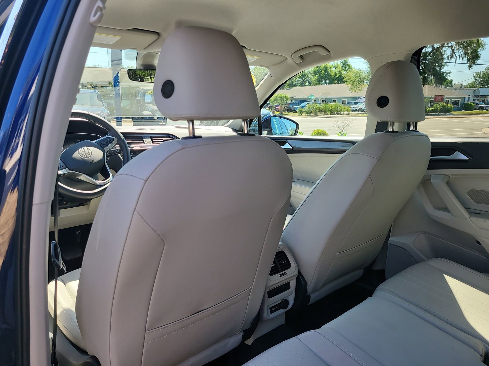 Used 2024 Volkswagen Tiguan SE image 11