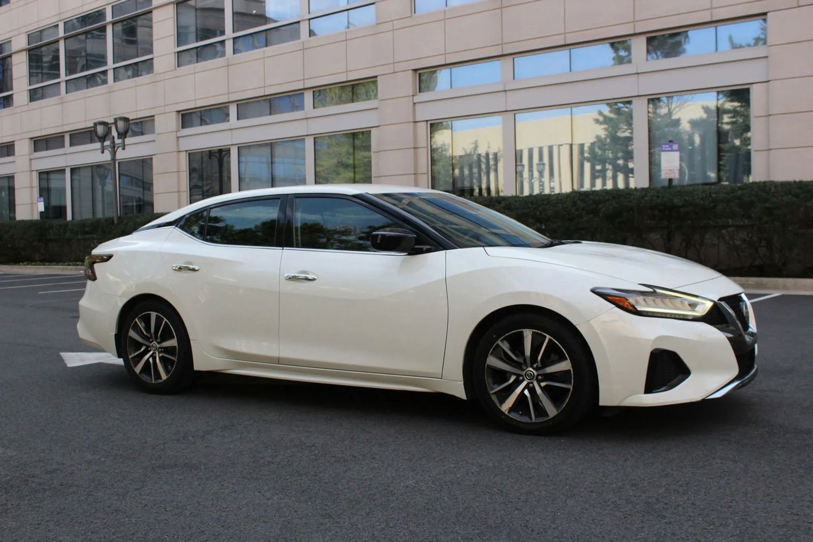 Used 2020 Nissan Maxima 3.5 S w/ Floor Mat Group FWD image 2