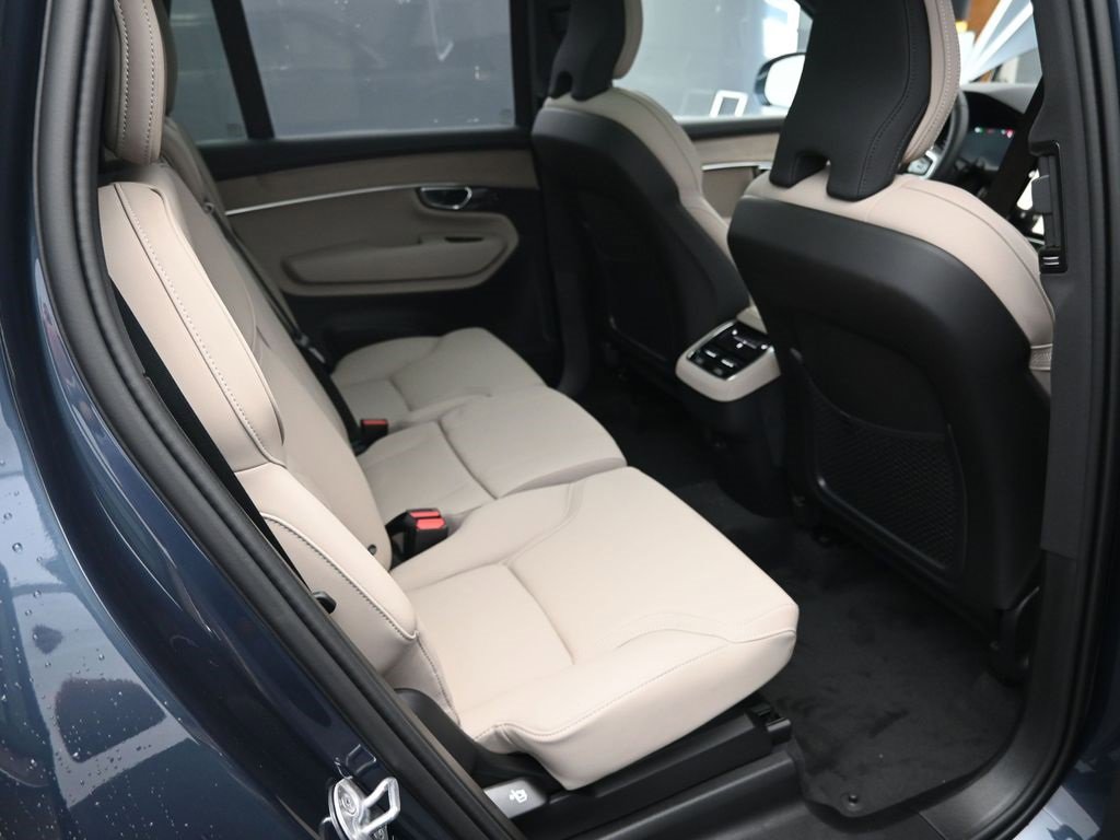 New 2026 Volvo XC90 B6 Plus w/ Protection Package Premier image 36