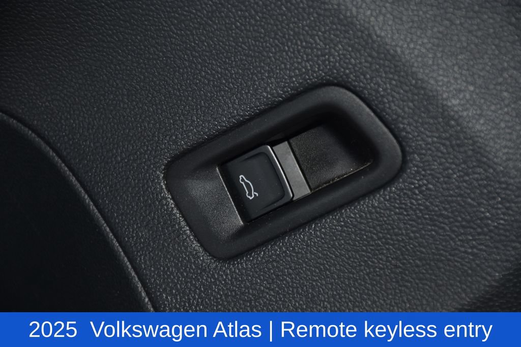 Used 2025 Volkswagen Atlas SE FWD image 10
