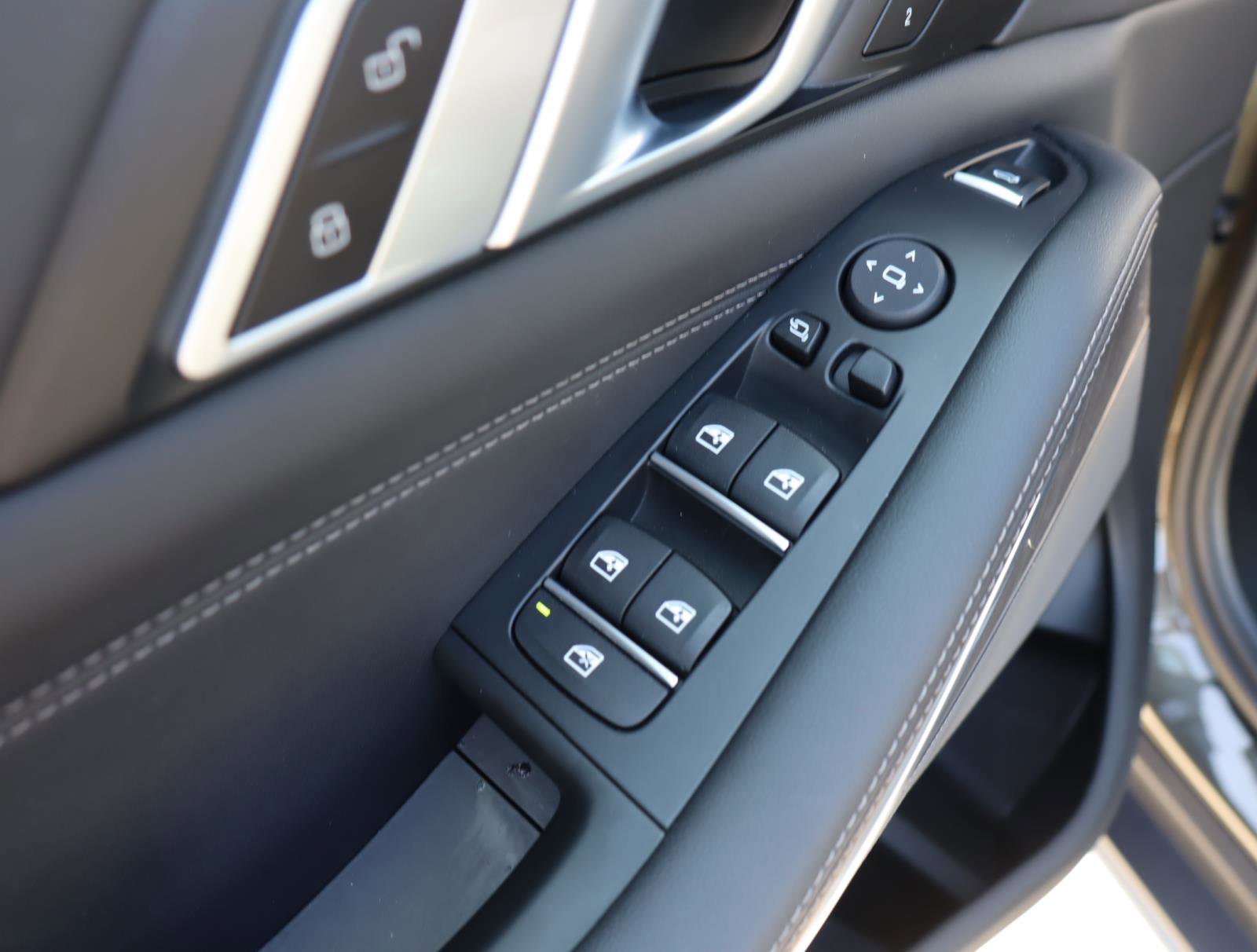 Used 2025 BMW X5 xDrive40i w/ Premium Package image 15