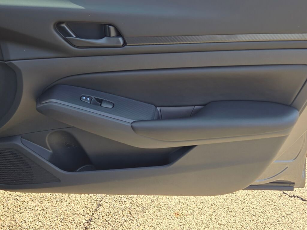 Used 2025 Nissan Altima 2.5 S image 5