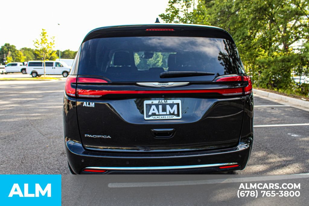 Used 2023 Chrysler Pacifica Touring-L FWD image 10